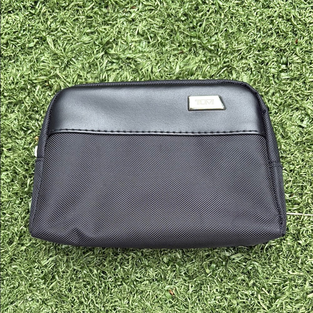 TUMI for Delta Soft Shell Toiletry Cosmetic Travel Case Bag New
